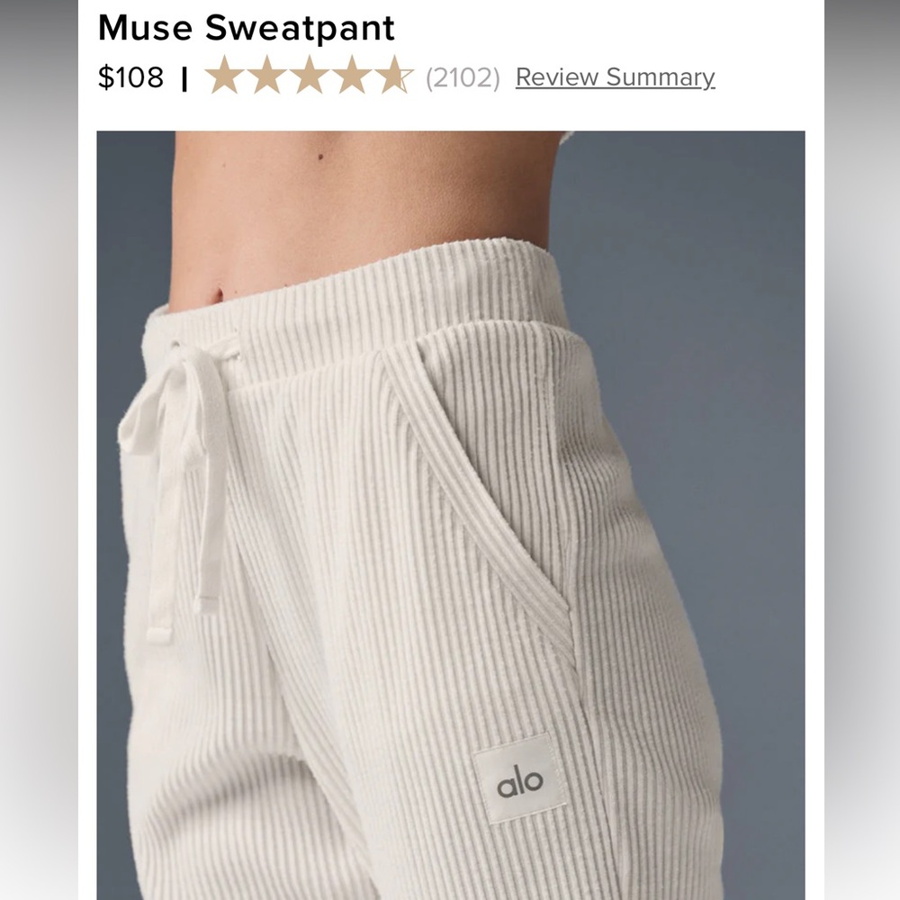 NWT Alo Yoga Muse Sweatpant Total live-in material made with soft ribbed knit.